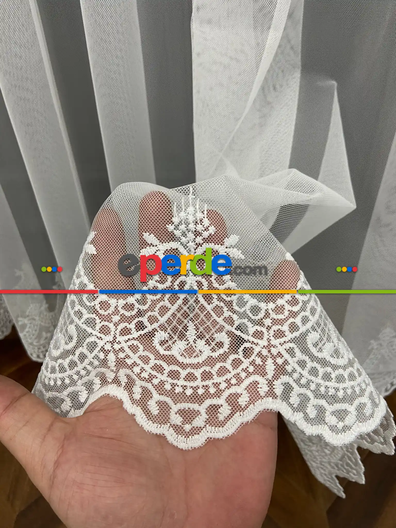 Mutfak Tül - Grek Zemin Üzerine Eteği Kabartma Nakış İşlemeli Tül- Ekru