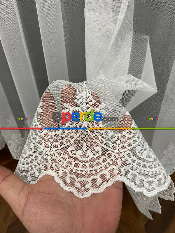 Grek Zemin Üzerine Eteği Kabartma Nakış İşlemeli Tül- Ekru