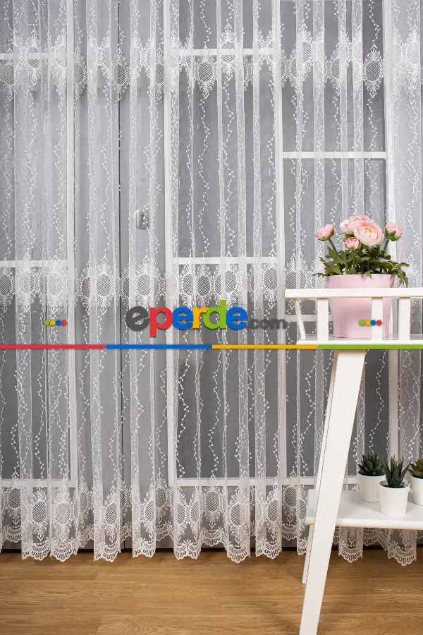 Yatak Odası - Brode Işlemeli Tül Perde