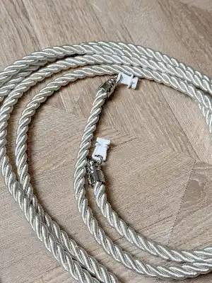 Krem Tül Perde Ve Fon Perde Kordon Toplama
