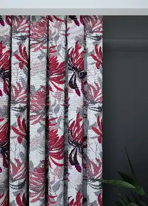 Dökümlü Kumaştan Geniş En Kırmızı Çiçek Desenli Fon Perde 1. Kalite
