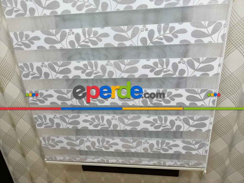 Yaprak Desenli Jakarlı Zebra Perde- Beyaz Gri Gümüş Simli
