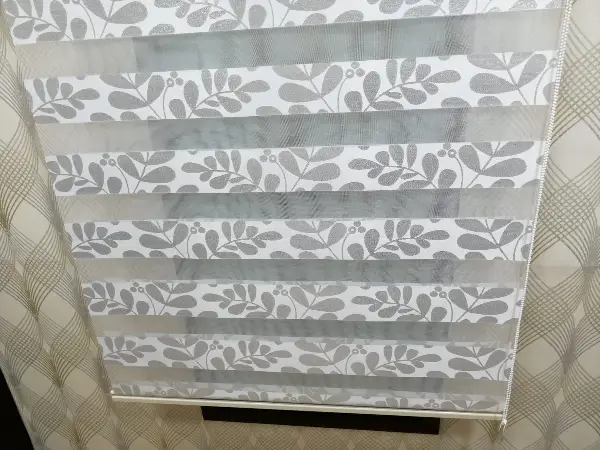 Mutfak - Yapraklı Zebra Perde- Beyaz