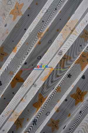 Hazır Ölçülü Petek Zemin Koyu Sarı Renkli Yıldız Ve Kalpler Desenli Grek Baskılı Tül Perde