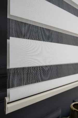 Krem Renk Düz Zebra