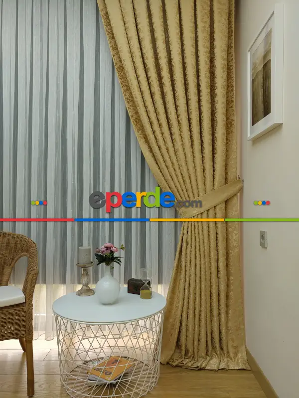 Gold Rengi Kendinden Desenli Jakar Fon Perde (285 En)- Altın Mat