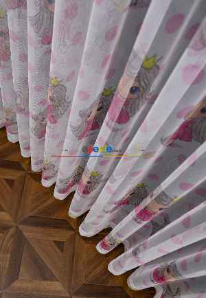 Hazır Ölçülü Petek Zemin Pembe Renkli Prenses Desenli Grek Baskılı Tül Perde