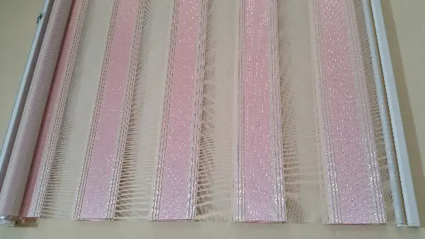 Yatak Odası - Pembe Plise Simli Zebra Perde- Pembe-gri Simli-ekru