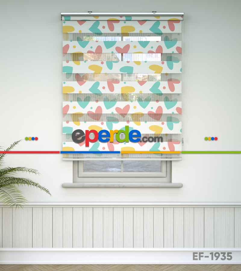 Renkli Kalp Desenli Baskılı Zebra Perde- Çok Renkli