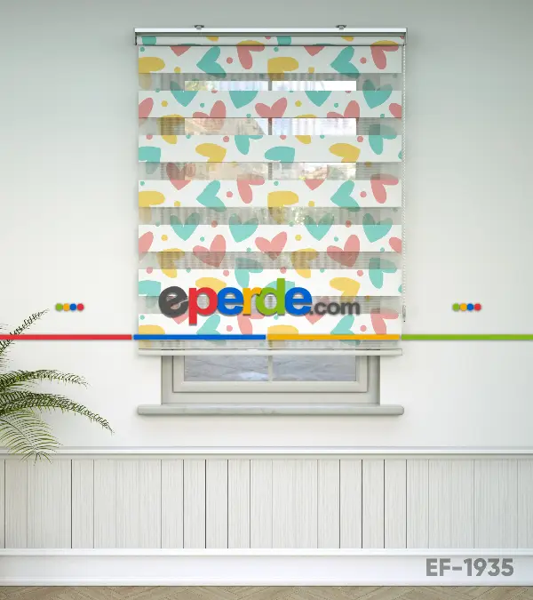 Renkli Kalp Desenli Baskılı Zebra Perde- Çok Renkli