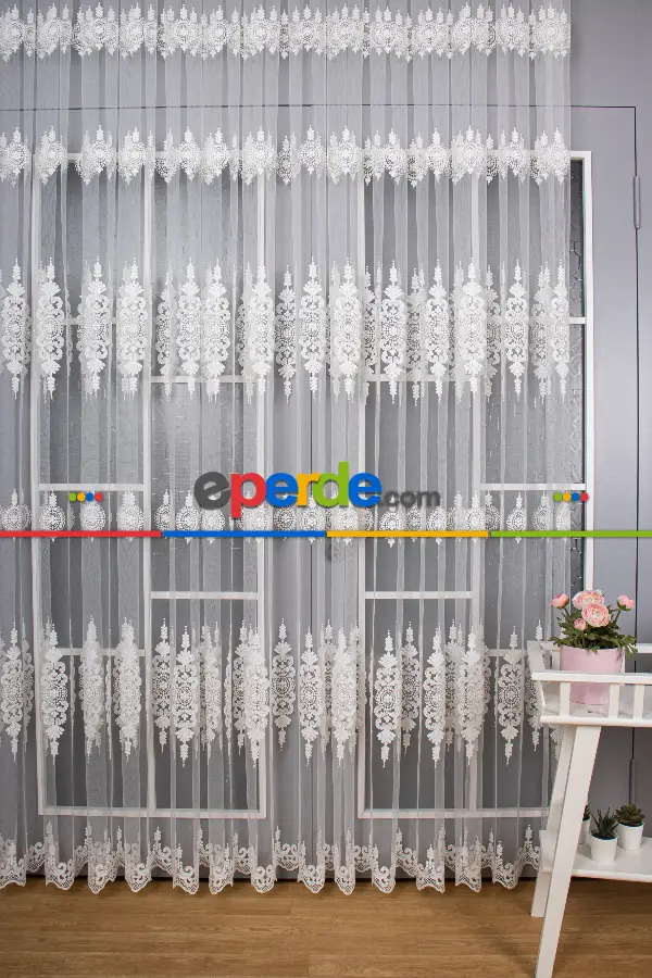 Yatak Odası - Brode Işlemeli Tül Perde