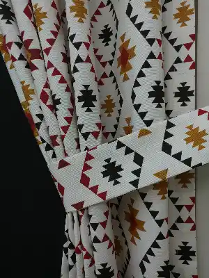 Geometrik Desenli Fon Perde ( Leke Tutmaz )- Siyah-kırmızı-hardal Sarısı