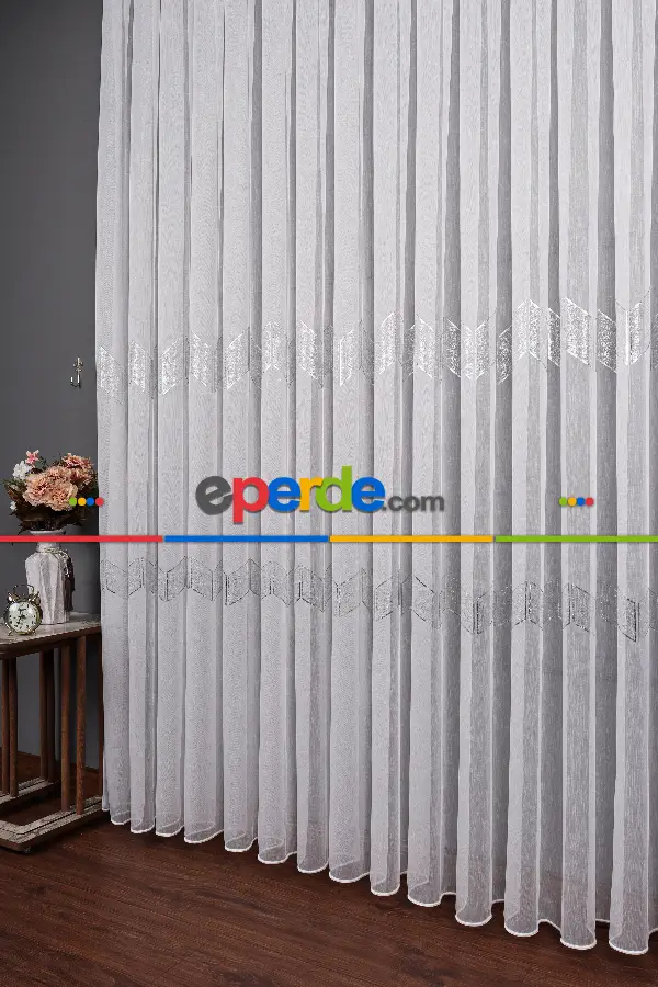 Yatak Odası - Enine Bantlı Ekru-gümüş Tt Zemin Tül Perde