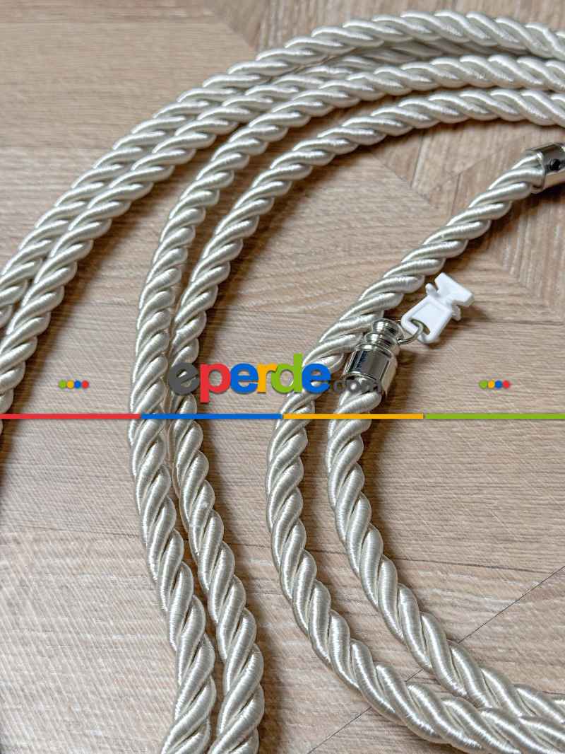 Krem Tül Perde Ve Fon Perde Kordon Toplama