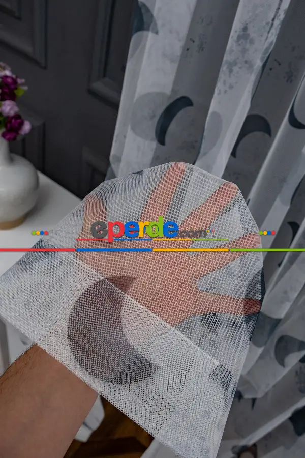 Hazır Ölçülü Petek Zemin Siyah Renkli Gezegenler Desenli Grek Baskılı Tül Perde