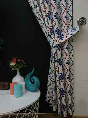 Geometrik Desenli Fon Perde ( Leke Tutmaz )- Siyah-mavi-kırmızı