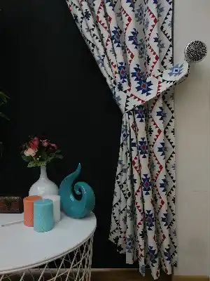 Geometrik Desenli Fon Perde ( Leke Tutmaz )- Siyah-mavi-kırmızı