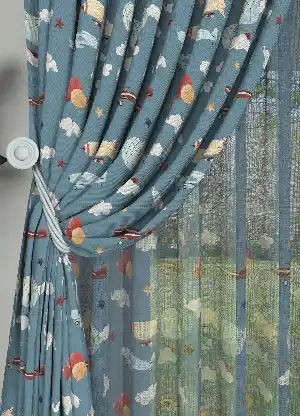 Dökümlü Kumaştan Mavi Uçan Balon ve Uçak Desenli Baskılı Fon Perde Geniş En 1. Kalite