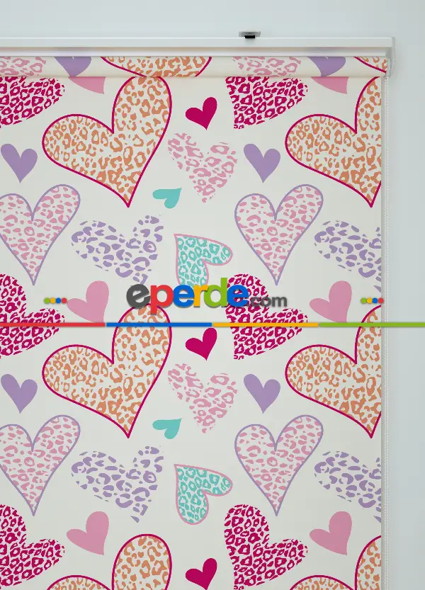 Leoparlı Kalpler Desenli Baskılı Stor Perde