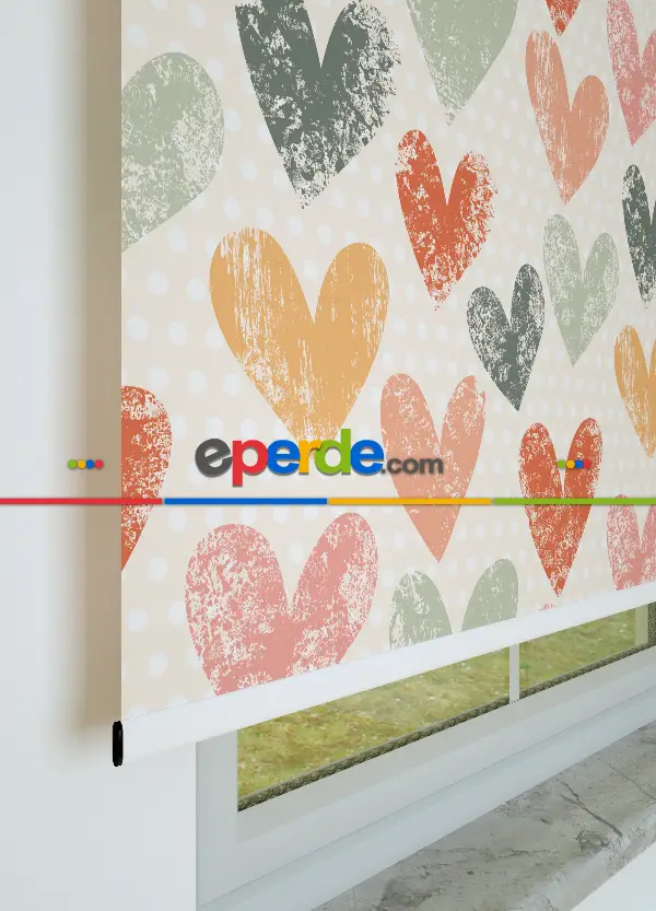 Renkli Kalpler Desenli Baskılı Stor Perde