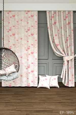 Dökümlü Kumaştan Renkli Kalpler Desenli Baskılı Fon Perde