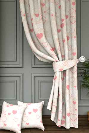 Dökümlü Kumaştan Renkli Kalpler Desenli Baskılı Fon Perde