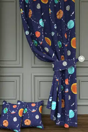 Dökümlü Kumaştan Çocuk Odası - Unisex Gezegenler Desenli Baskılı Fon Perde - 1. Kalite Yumuşak Dökümlü Kumaş