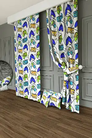 Dökümlü Kumaştan Çocuk Odası - Oyun Konsolu Desenli Baskılı Fon Perde - Dökümlü Ve Yumuşak Ağır Bir Kumaştır