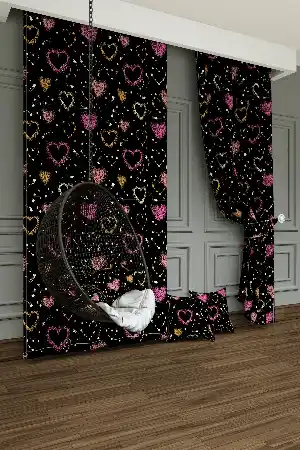 Dökümlü Kumaştan Siyah Pembe Kalp Desenli Baskılı Fon Perde - Dökümlü Ve Yumuşak Ağır Bir Kumaştır