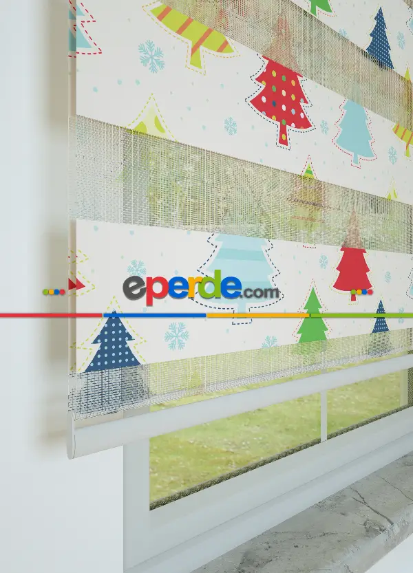 Bebek Odası - Kırmızı Yeşil Çam Ağacı Desenli Baskılı Zebra Perde