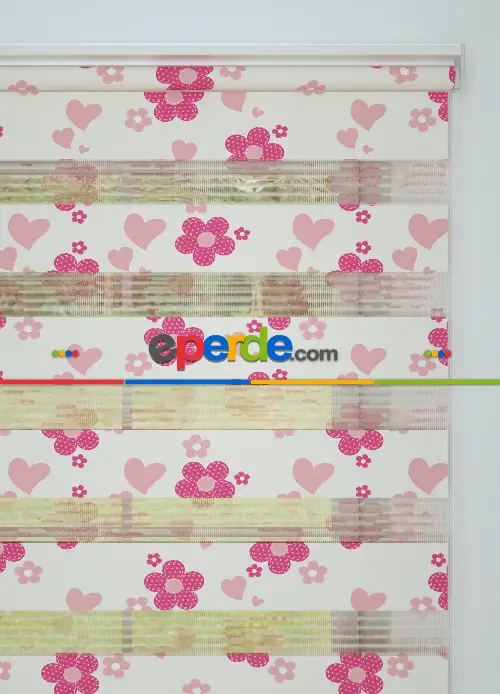 Pembe Çiçek Ve Kalp Desenli Baskılı Zebra Perde