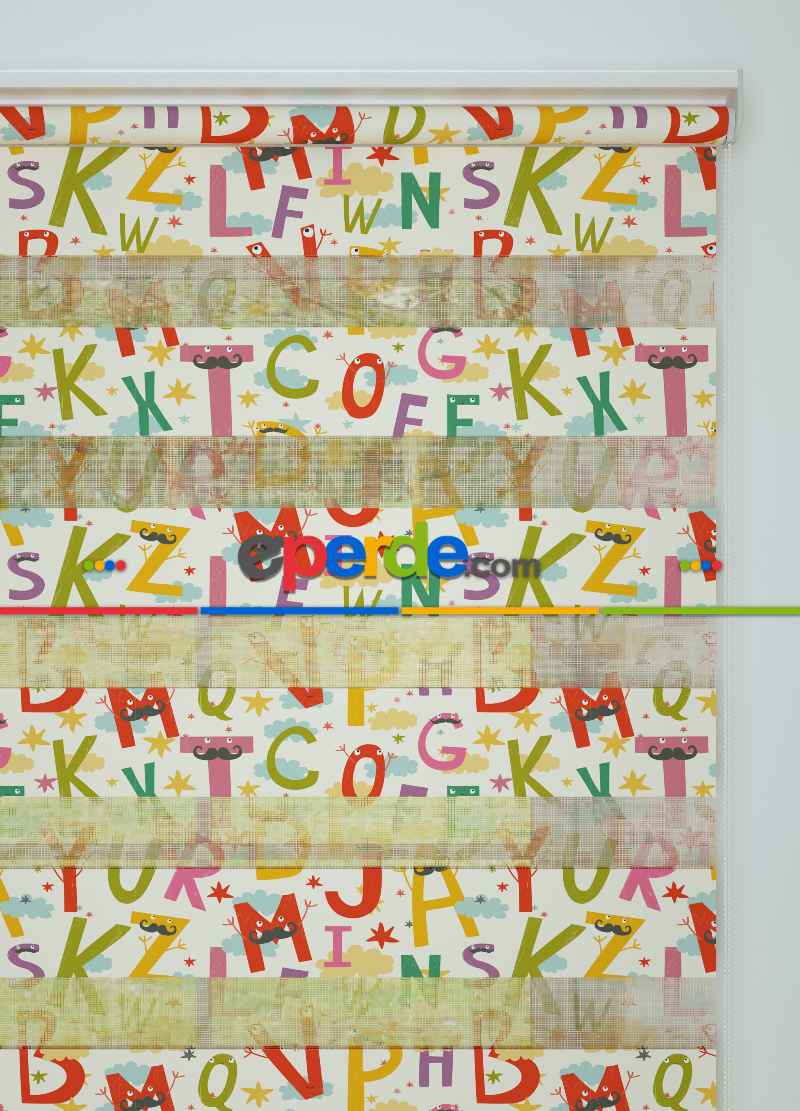 Çocuk Odası - Yeşil Kırmızı Harf Desenli Baskılı Zebra Perde
