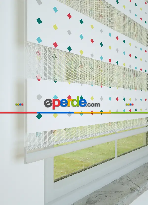 Yeşil Sarı Minik Geometrik Desenli Baskılı Zebra Perde