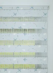 Bebek Odası - Açık Mavi Uçak Desenli Baskılı Zebra Perde