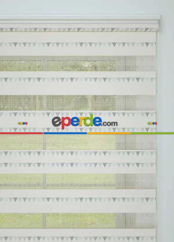 Bebek Odası - Krem Gri Flama Desenli Baskılı Zebra Perde