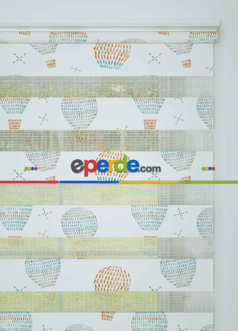 Bebek Odası - Turuncu Mavi Uçan Balon Desenli Baskılı Zebra Perde