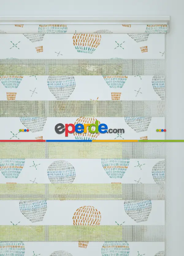 Bebek Odası - Turuncu Mavi Uçan Balon Desenli Baskılı Zebra Perde