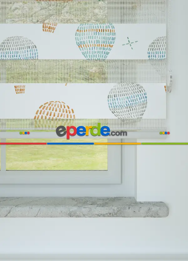 Bebek Odası - Turuncu Mavi Uçan Balon Desenli Baskılı Zebra Perde