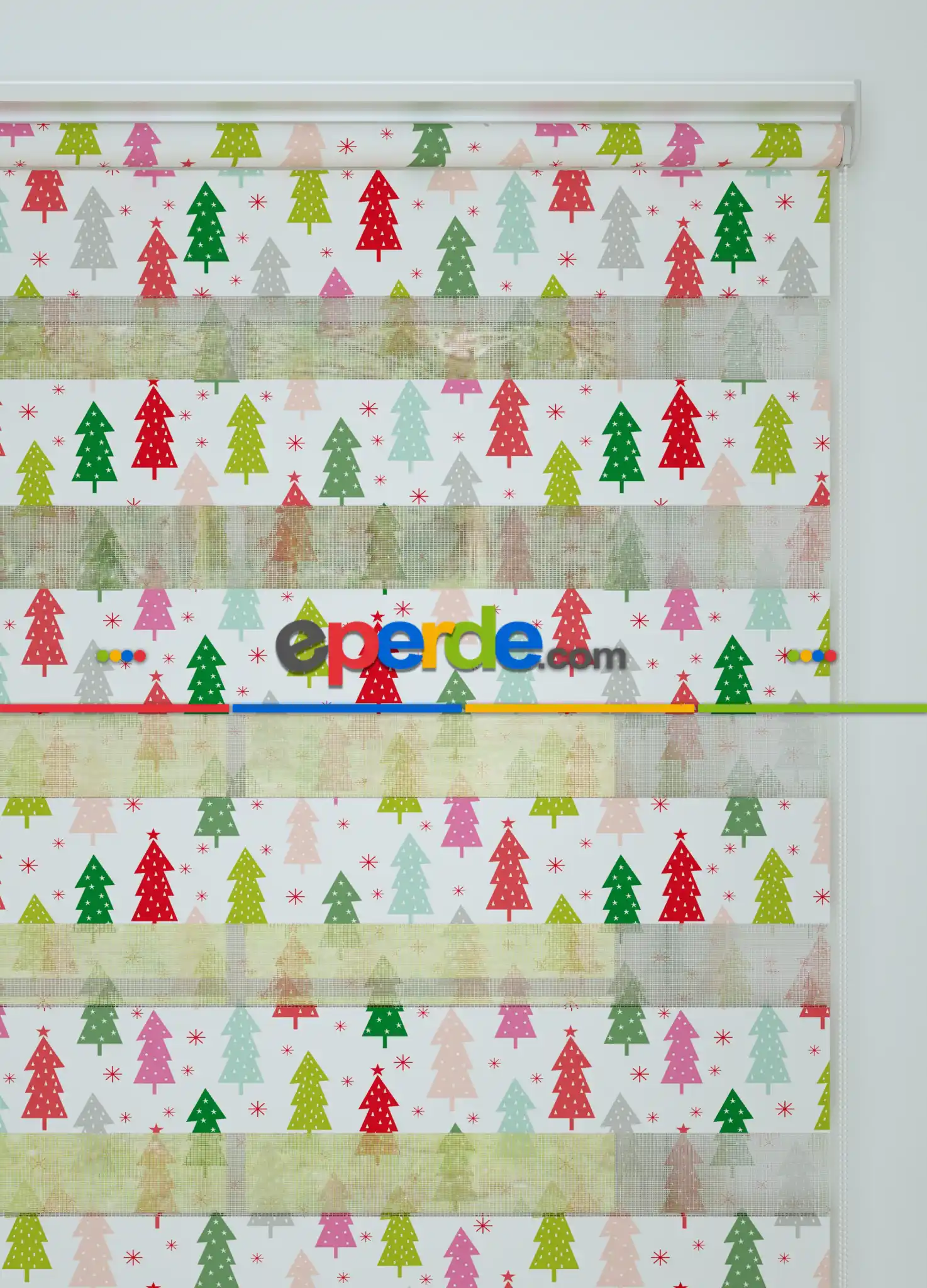 Bebek Odası - Kırmızı Yeşil Çam Ağacı Desenli Baskılı Zebra Perde