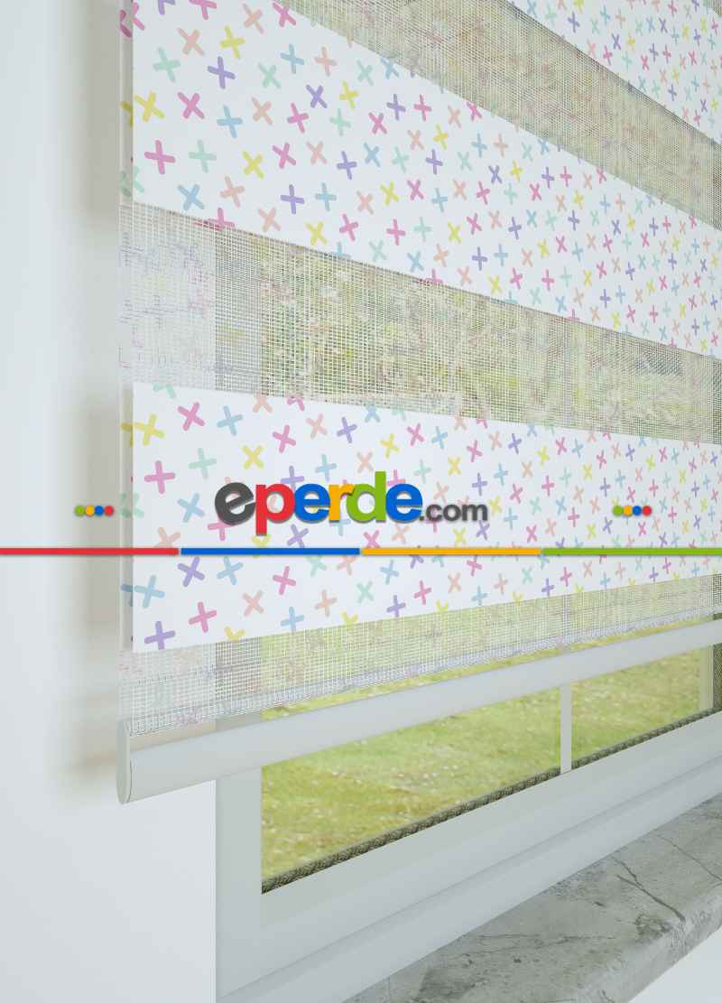 Bebek Odası - Mavi Mor Artı Ve Çarpı Desenli Baskılı Zebra Perde