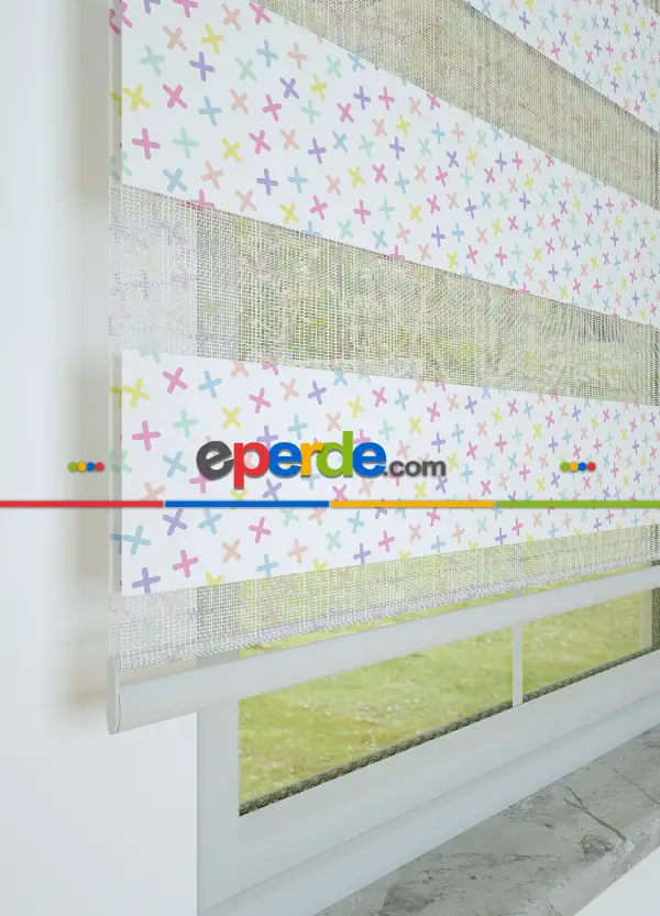 Mavi Mor Artı Ve Çarpı Desenli Baskılı Zebra Perde