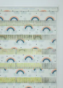 Bebek Odası - Mavi Somon Gökkuşağı Ve Bulut Desenli Baskılı Zebra Perde