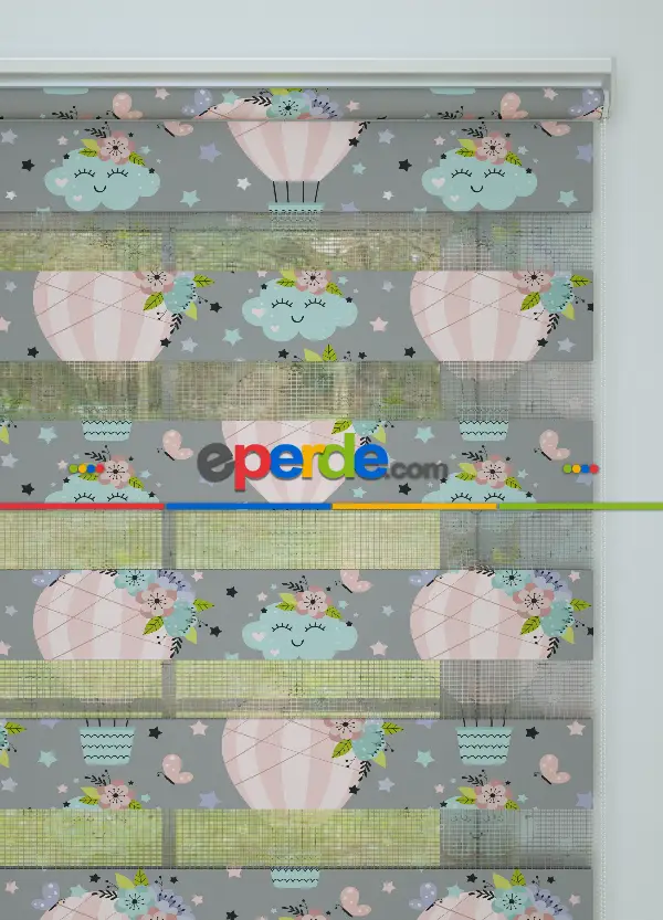 Pembe Gri Uçan Balon Ve Bulut Desenli Baskılı Zebra Perde