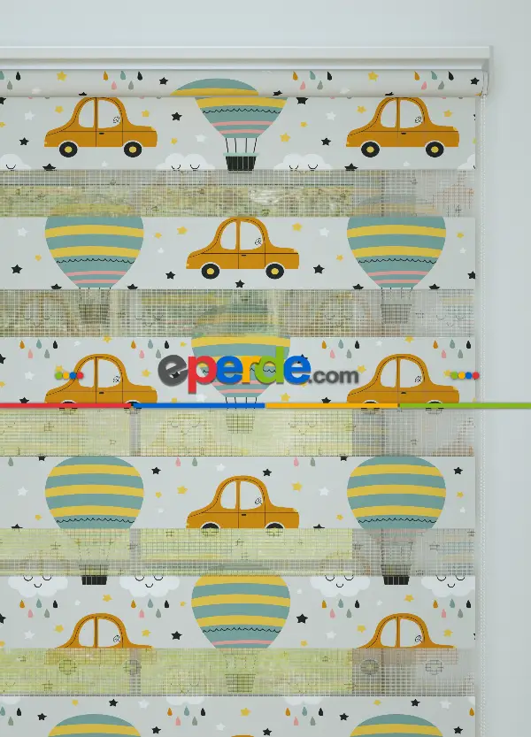 Bebek Odası - Yeşil Turuncu Uçan Balon Ve Araba Desenli Baskılı Zebra Perde