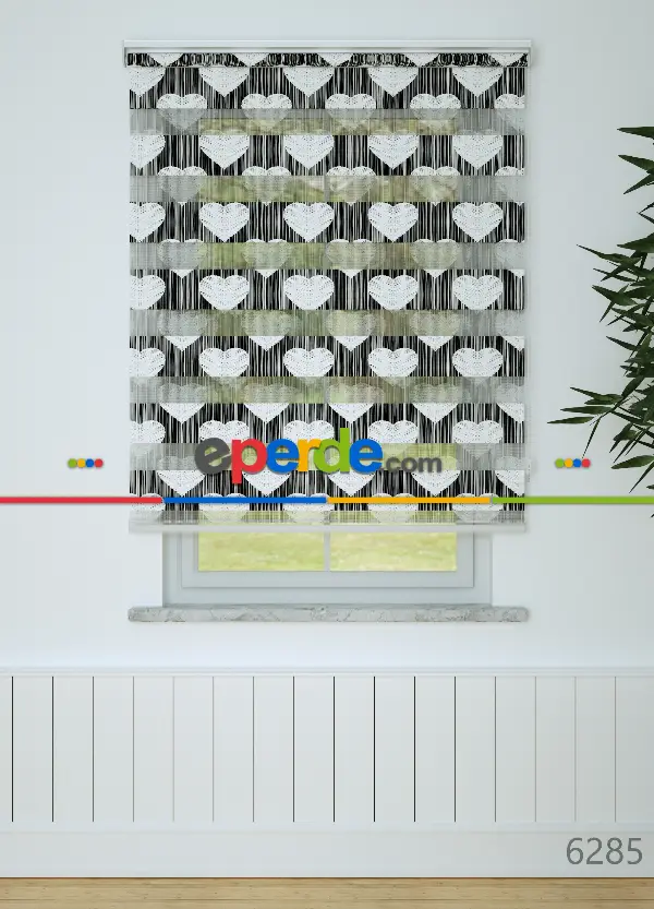 Siyah Kalp Desenli Baskılı Zebra Perde
