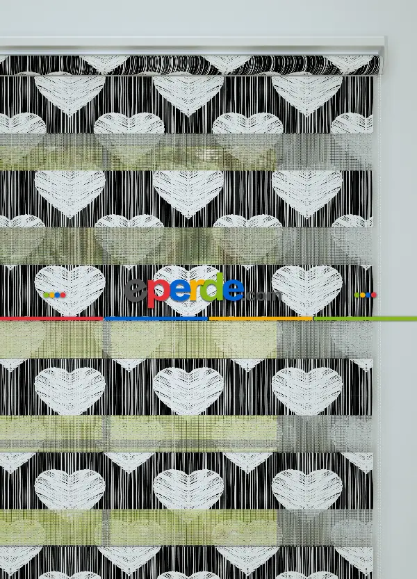 Siyah Kalp Desenli Baskılı Zebra Perde