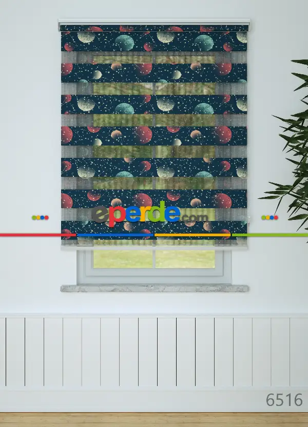 Genç Odası - Yeşilimsi Lacivert Gezegen Desenli Baskılı Zebra Perde