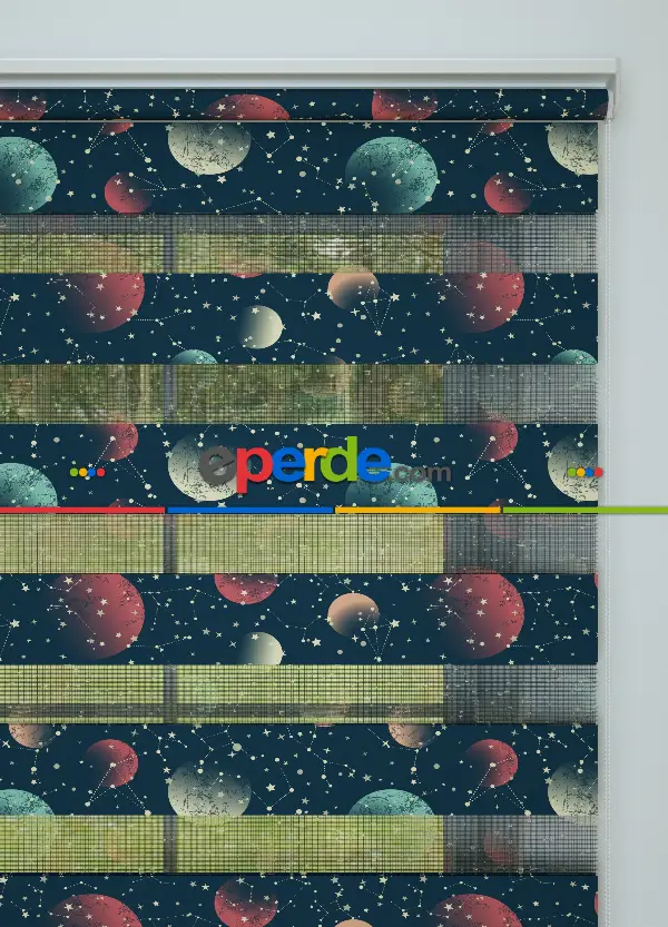 Genç Odası - Yeşilimsi Lacivert Gezegen Desenli Baskılı Zebra Perde